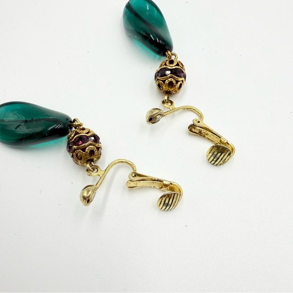 Rare Vintage Gold Tone with Emerald Green Twisted Teardrop Clip On Earrings - Picture 6 of 6